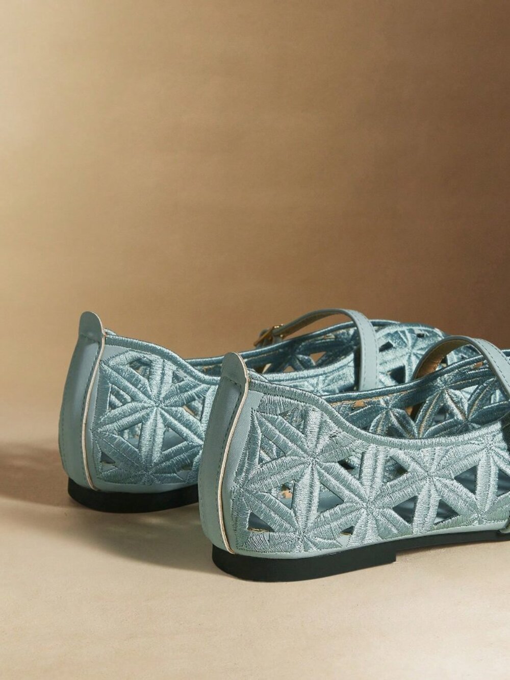 Elegant Women's Hollow-Out Flat Shoes - Picture 5 of 5